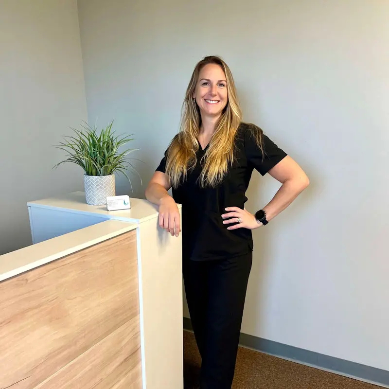 Dr Lisa